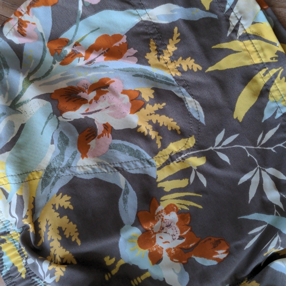 Columbia Floral Shorts Size L - Picture 5 of 5